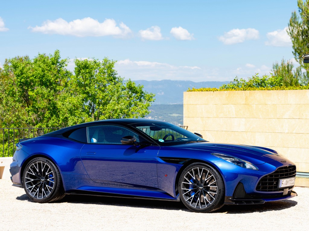 Aston Martin DB12 S (Automatic)